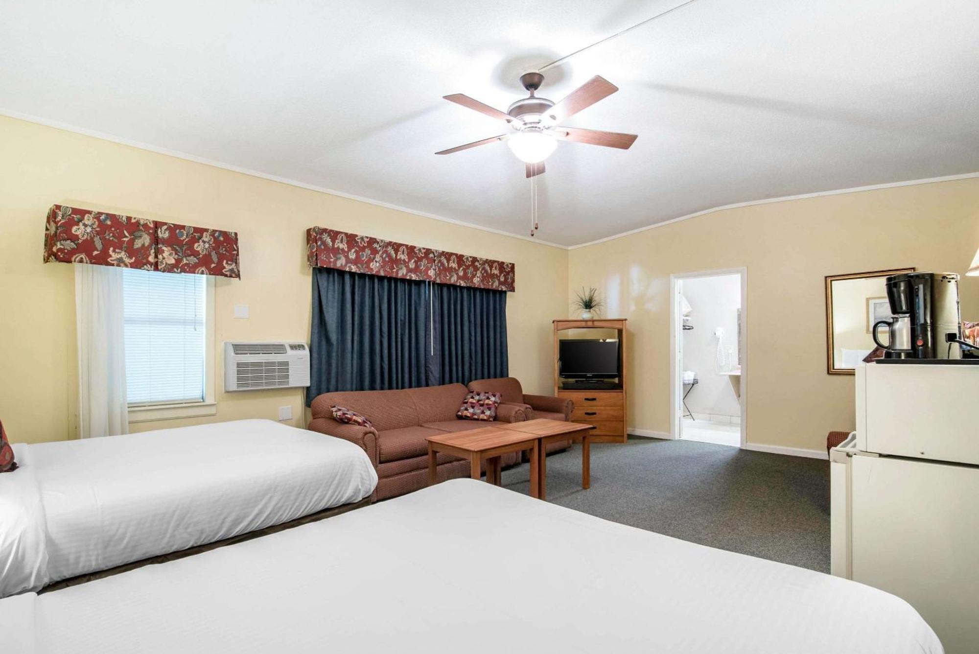 Tiltonlodge Inn & Suites Kültér fotó