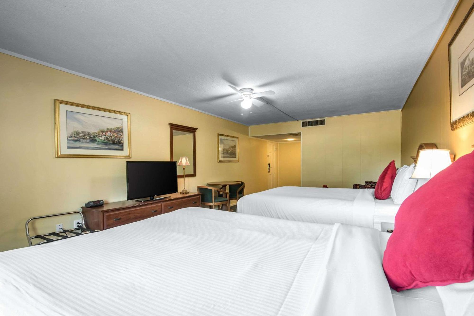 Tiltonlodge Inn & Suites Kültér fotó