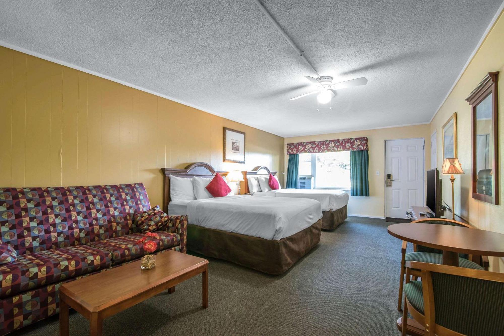 Tiltonlodge Inn & Suites Kültér fotó